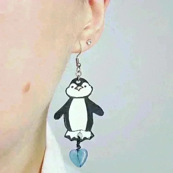 Adorable penguin  earrings with cute little hearts beads ✦ handmade & unique ✦ - Picture 1 of 10